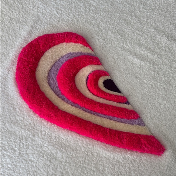 HEART SHAPED MIRROR RUG - Picture 3 of 7